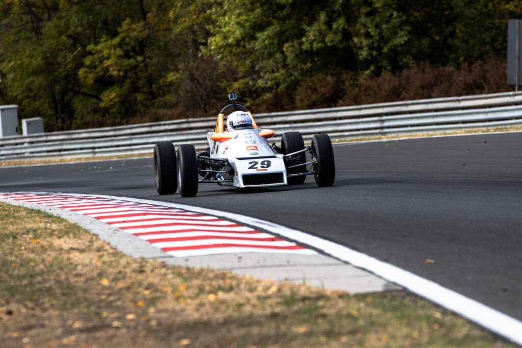 Formel-Rennwagen in einer Kurve beim Histo-Cup-Finale am Hungaroring 2026